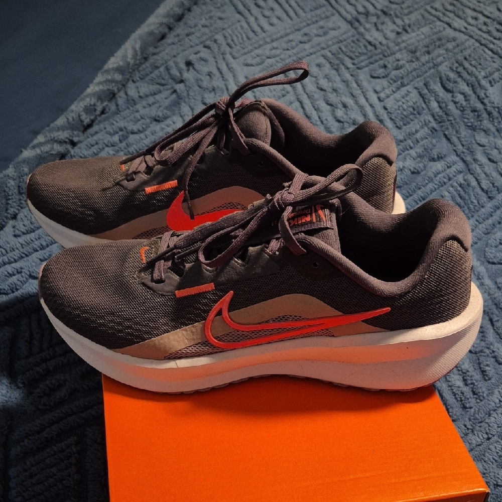 Nike Downshifter 13 Womens Running Shoe EUC W/Box Sz 9